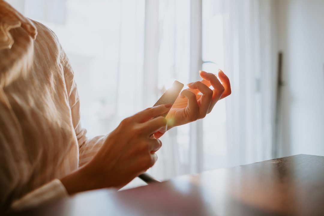 jak sundat gelové nehty